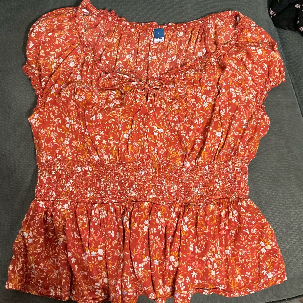 Old navy floral top, size xl, in good contion
